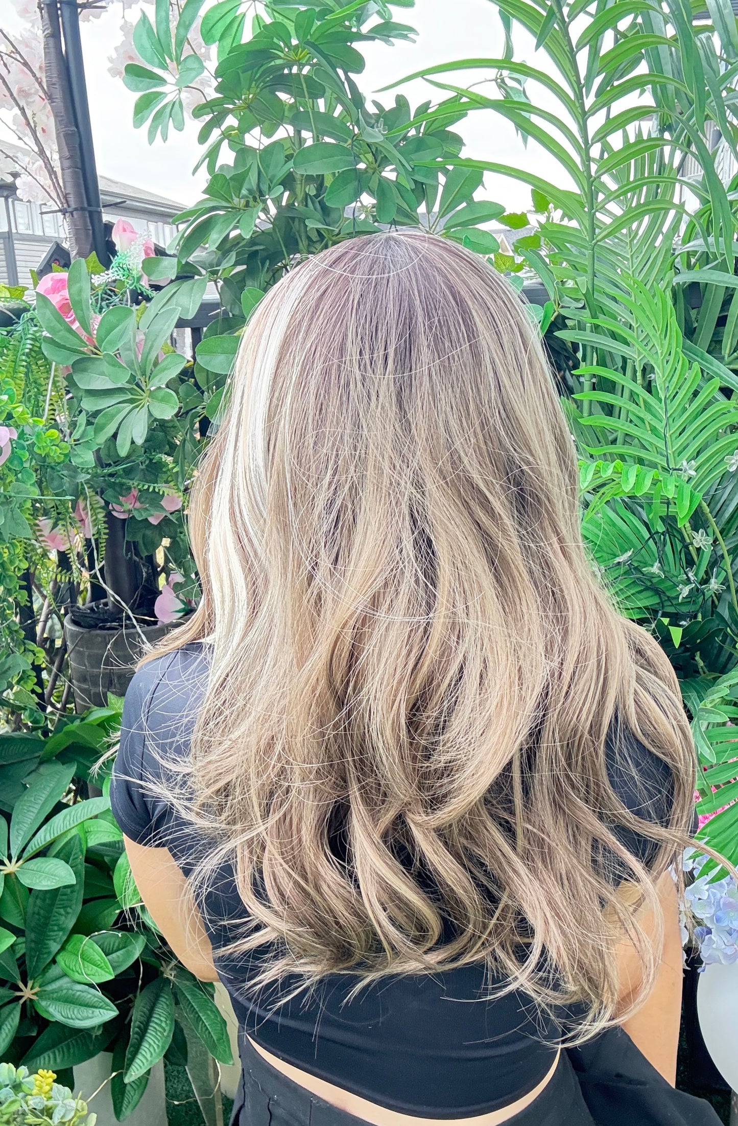 Baylee - 22-Inch Mocha & Blonde | 13x4 Lace Front | Glueless 13x4 Lace Front Wig image 4