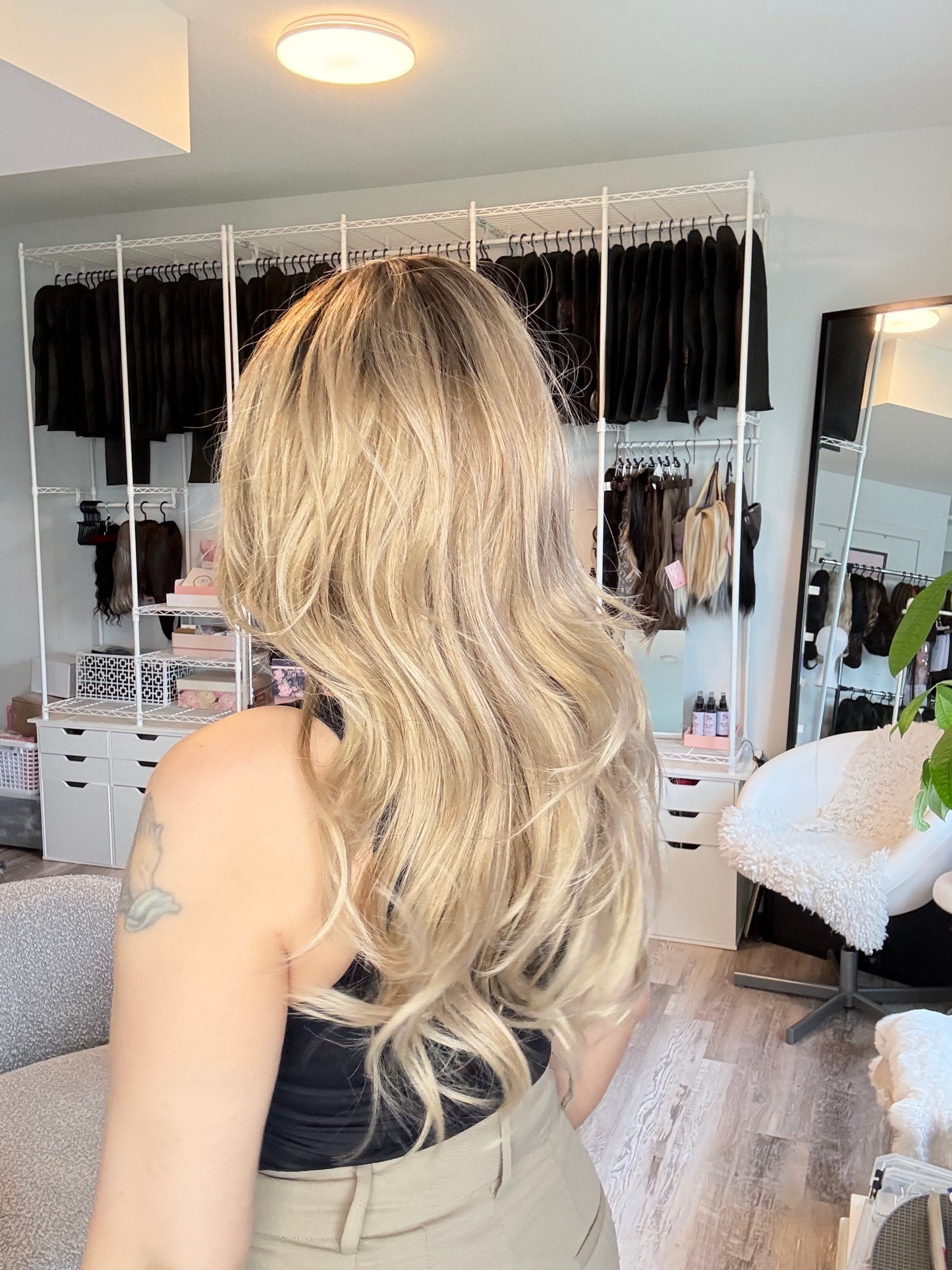 Perruque blonde Lindsey avec frange rideau | SWLC1261-4BL22
