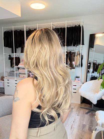 Perruque blonde Lindsey avec frange rideau | SWLC1261-4BL22