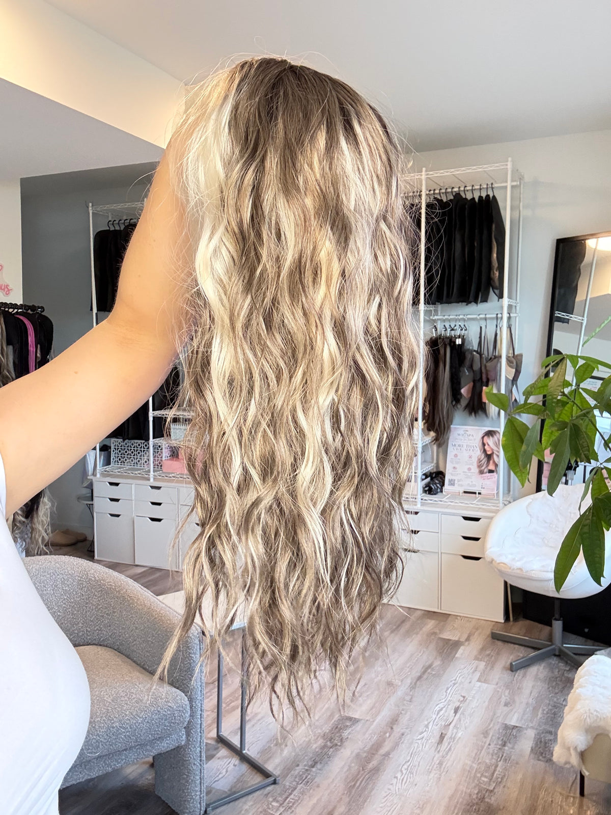Santana IMH-1 | 21” Wavy 13×4 Transparent Lace Front Wig