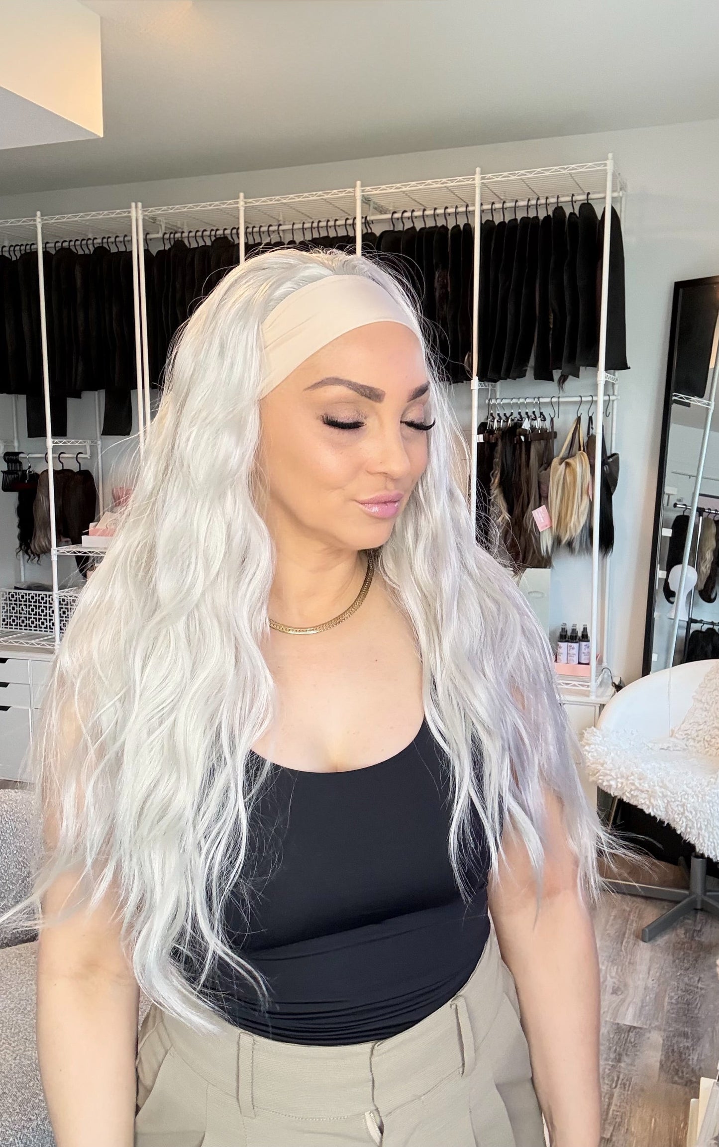 Blonde Tiffany - Perruque Bandeau | 71 cm | Densité 130 %
