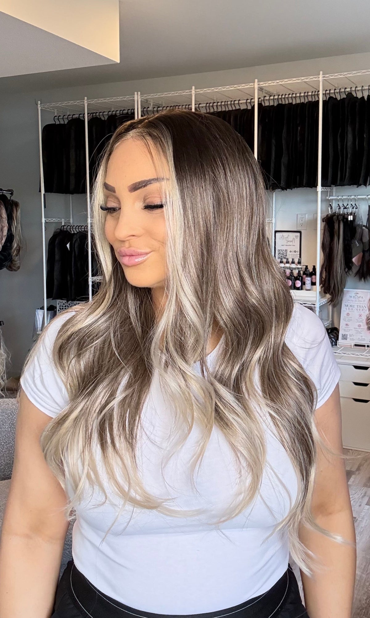 Mannequin wearing a 25‑inch brown‑to‑blonde ombré 13x4 lace front wig.