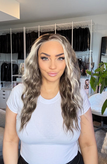 Santana IMH-1 | 21” Wavy 13×4 Transparent Lace Front Wig