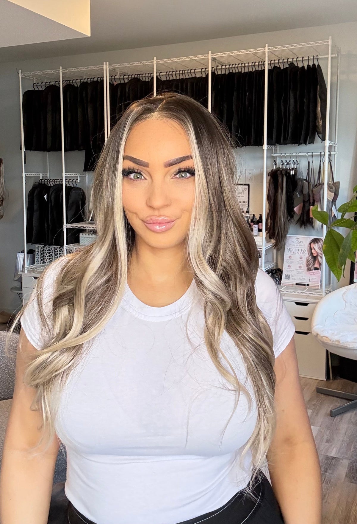 25-inch brown-to-blonde ombré 13x4 lace front wig on a mannequin head.