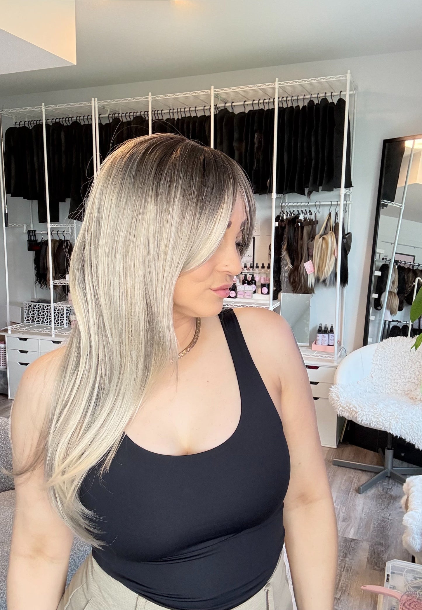 Perruque blonde enracinée Emma avec frange effilée | LC259-13